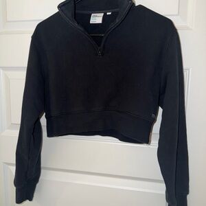 Aritzia Women's Black Cropped Pullover